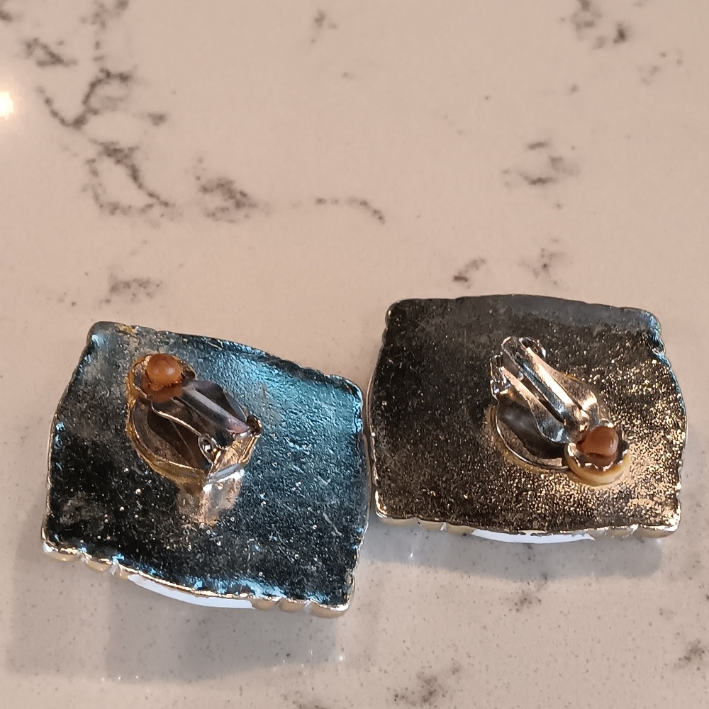 VINTAGE White and Silver Earrings with Blue Gem CLIP BACKS - Picture 3 of 3
